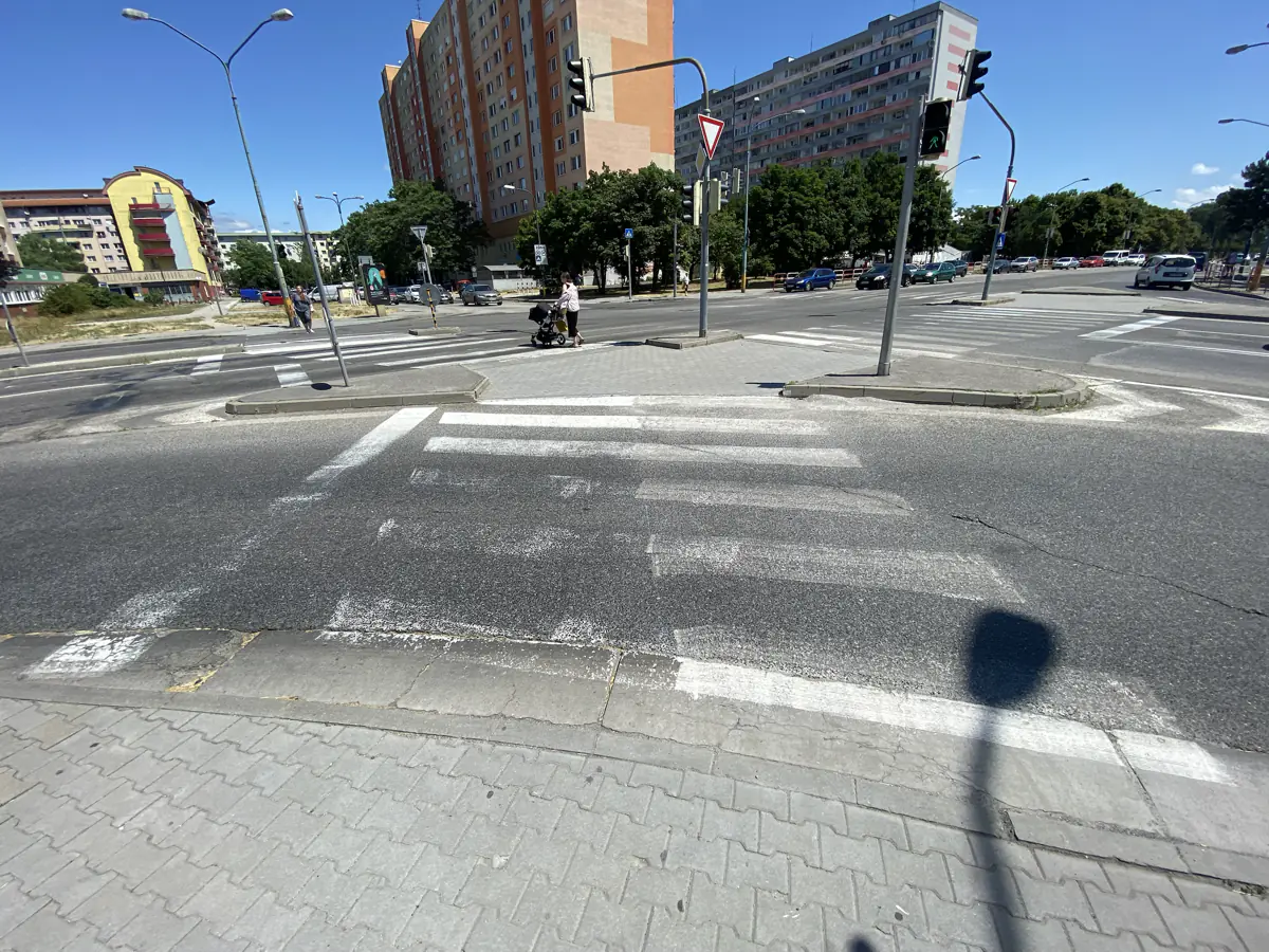 Frézovanie starého vodorovného dopravného značenia