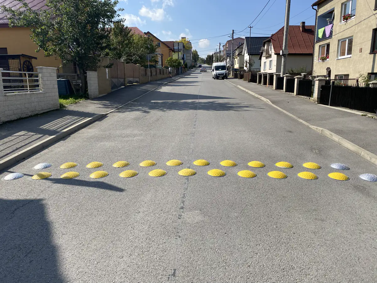 Spomaľovače dopravy osadené vo vozovke, Námestovo