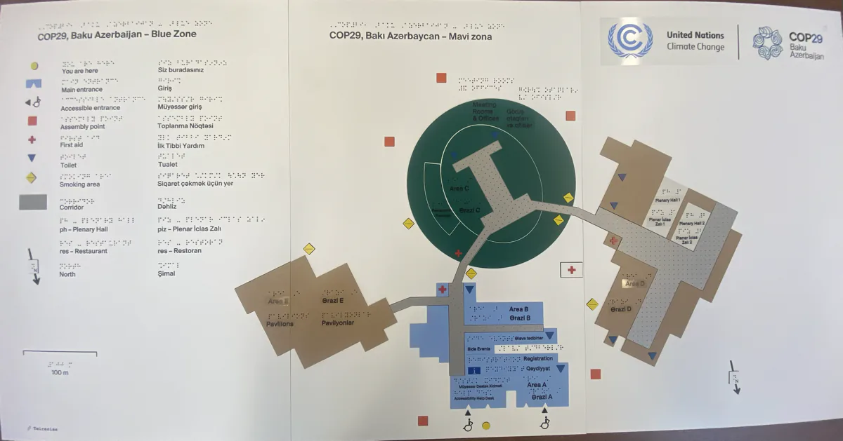 Hmatová mapa Modrej zóny konferencie COP29 s Braillovým písmom